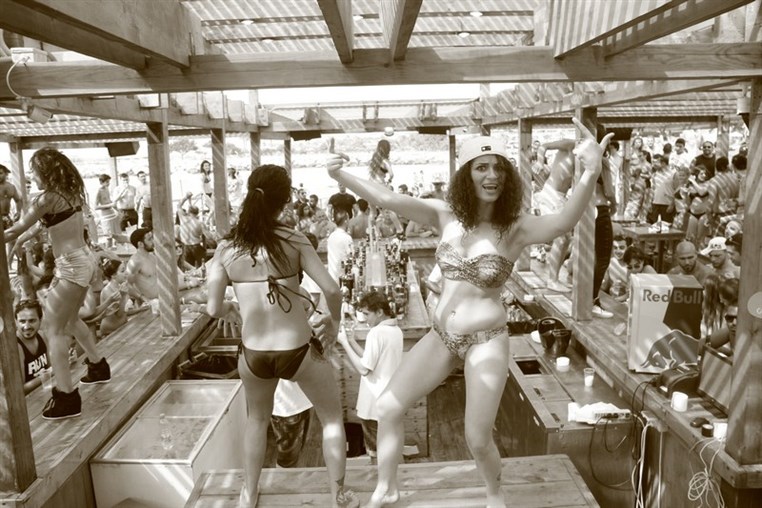 Cyan Beach Bar on Sunday